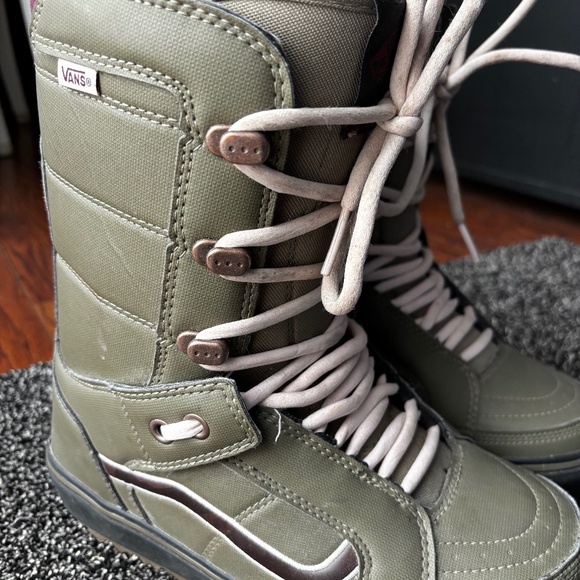 Women’s Vans Lace-Up Snowboard Boots - Picture 10 of 10
